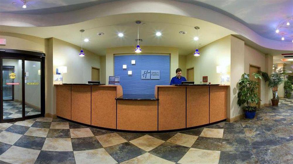 فندق وأجنحة هوليداي إن إكسبريس لا بليس لابلاس المظهر الخارجي الصورة